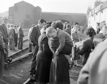 Families gathered outside Auchengeich colliery following the disaster in 1959 (Image courtesy of Hugh Gaffney).